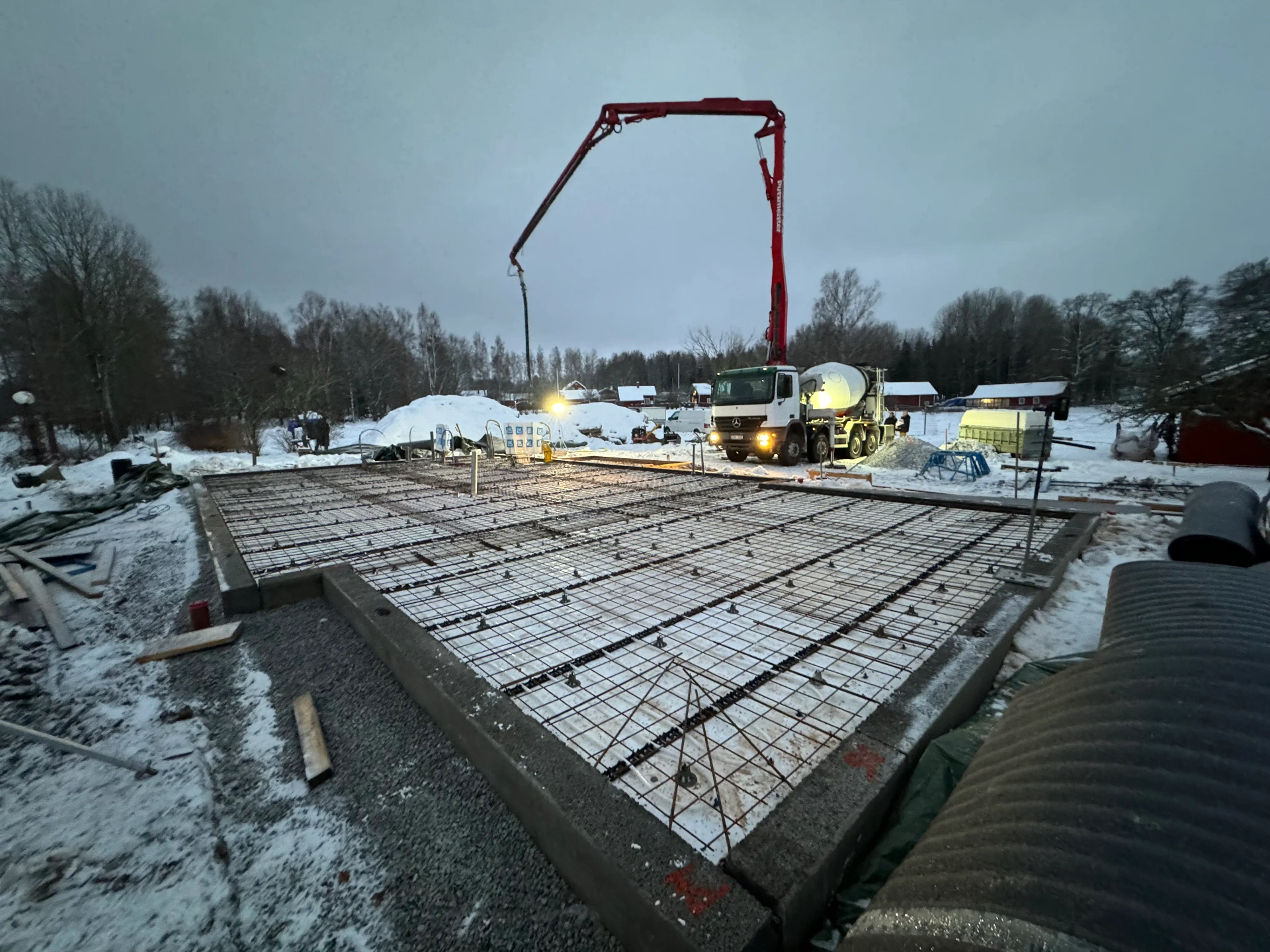 Gjutning av husgrund med betongpump